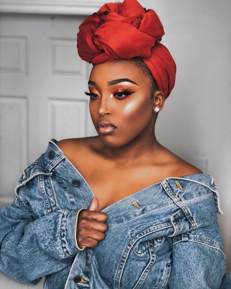 945 Likes, 135 Comments - Shanea Sparks (@strellz_) on Instagram: “Copper Sparkle ✨ Created this look in collaboration with my girl @naomimarsman  using a…” Head Wrap Outfit, Copper Makeup, Wrap Outfit, Makeup Ideas For Black Women, Head Scarfs, Mode Turban, Head Scarf Styles, Black Women Makeup, Hair Wraps