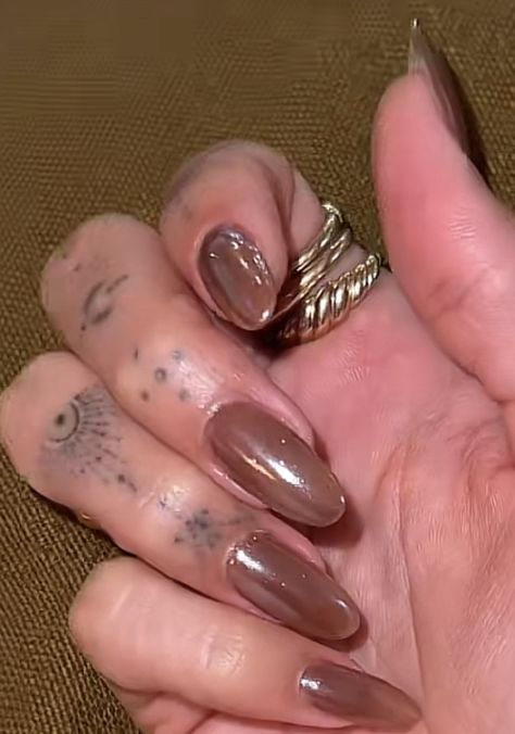 Cinnamon Nails, Nails Hailey Bieber, Hailey Rhode, Pearl Nails, Nails Red, Neutral Nails, Brown Nails, Minimalist Nails, Fire Nails