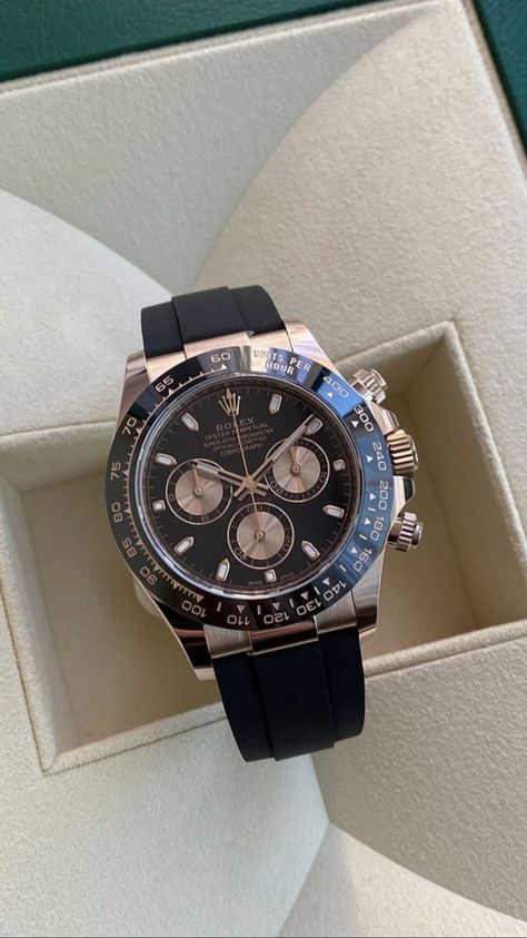 Rolex Daytona Gold, Pretty Watches, Dope Outfits For Guys, Rush Hour, Fitness Watch, Rolex Daytona, Luxury Watches For Men, Mens Accessories Fashion, Cute Couple Pictures