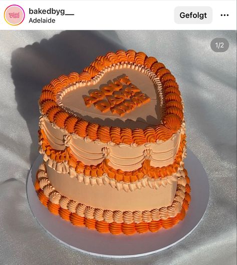 Orange Birthday Cake Aesthetic, Orange Birthday Aesthetic, Orange Bday Cake, Fall Vintage Cake, Orange Vintage Cake, Fall Theme Birthday Cake, Orange Cake Aesthetic, Orange Color Cake Birthday, Peach Color Cake