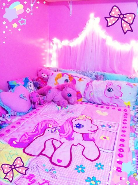 Piezas🐶 Kawaii Rooms, Unicorn Bedroom, Kawaii Bedroom, Room Hacks, Karim Rashid, Pastel Room, Kawaii Room, Dream Rooms, Dream Bedroom