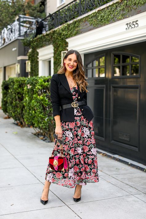 rose print midi dress | how to belt a blazer with a dress Midi Dress And Blazer Outfit, Dress With Blazer Outfit, Dress And Blazer Outfit, Blazer With Dress, How To Wear Blazers, Casual Outfit Inspiration, Blazer Outfit, Belted Blazer, Looks Chic