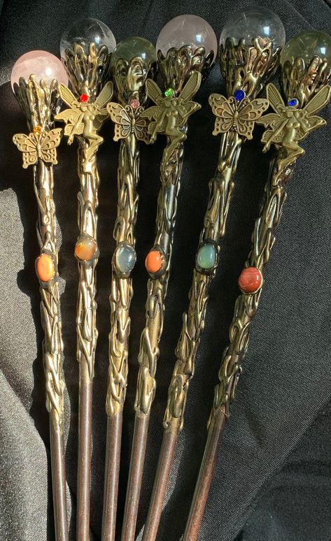 Natural Crystal Wands/Scepters-Mixed Materials: Rose Quartz, Clear Quartz, Citrine. Your choice of fairy or butterfly.  Approx: 10 1/2 inches in length. Bubble Character, Witch Wands, Fantasy Jewelry Magic, Avatar Animals, Jewelry Magic, Crystal Wands, Witch Wand, Hair Metal, Magic Wands