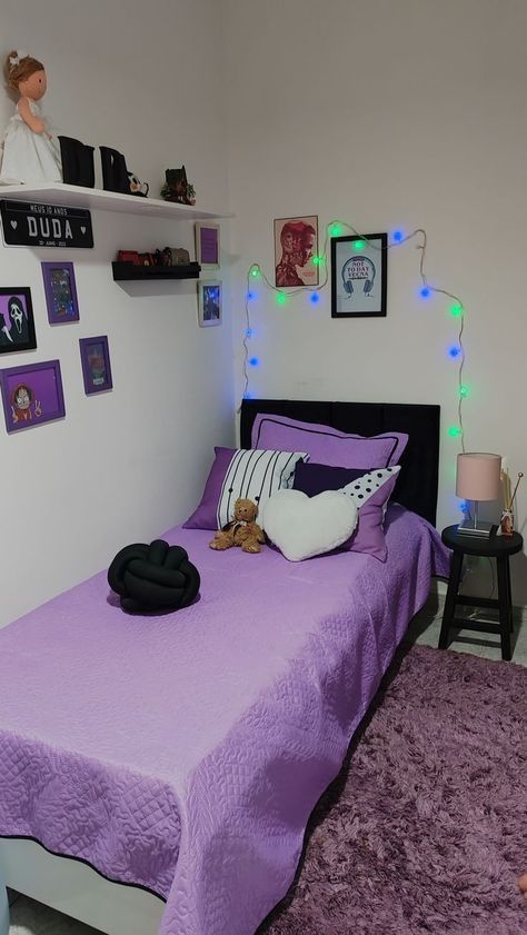 Purple Decor Bedroom, Simple Bedroom Ideas For Small Rooms, Carpet Ideas 2023, Small Room Makeover, Bedroom Ideas For Small Rooms Diy, Bedroom Ideas For Small Rooms Cozy, Dorm Room Styles, Hostel Room, Girly Room Decor