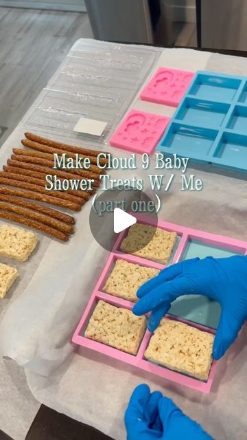 Creative Cravings 👩🏽‍🍳🍫 on Instagram: "Watch Me Make Cloud 9 Treats ⛅️👶🏼🍼 #clouds #cloudnine #cloud9 #babyshower #babyshowerideas #babyboy #babyshowertreats #smallbusiness #showwhatyoursmallbusinesssells #chocolatecoveredpretzels #chocolatecoveredmarshmallows #chocolatecoveredricekrispies #treatmaker #pretzelrods #dessertcups #cheesecakecups #strawberrycrunch #treattable #supportsmallbusiness #explore #explorepage #dessert #jacksonville #jacksonvilletreats #jacksonvilletreatmaker #cupcakes #cake #cakedecorating #blackowned #blackownedbusiness" Gender Reveal Candy Table, Gender Reveal Candy, Gender Reveal Dessert, Cloud Cupcakes, Chocolate Dipped Treats, Baby Shower Sweets, Cloud Cake, Chocolate Covered Marshmallows, Baby Shower Treats