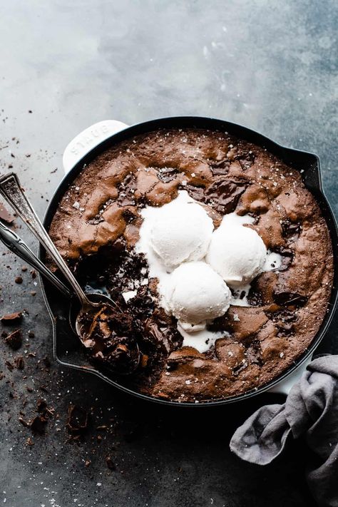 This Skillet Brownie is rich, gooey, and full of pools of melty chocolate. You absolutely must enjoy this straight out of the pan, while it's still warm. Top it off with a little flaky sea salt and vanilla ice cream for the ultimate brownie experience. #brownierecipes #skilletbrownie #skilletdesserts #castironrecipes #halloweendesserts #chocolatedesserts #valentinesdaydesserts #easydesserts #bluebowlrecipes | bluebowlrecipes.com Skillet Desserts, Skillet Brownie, Ultimate Brownies, Cast Iron Recipes, Flaky Salt, Vanilla Bean Ice Cream, No Bake Bars, Blue Bowl, Triple Chocolate