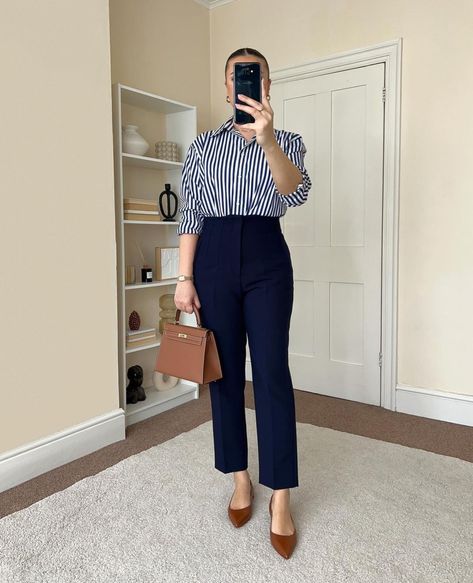 Semi Formal Outfits For Women Classy Chic, Blue Slacks Outfit Women, Navy Pants Outfit Work, Navy Pants Outfit, Semi Formal Outfits For Women, Pant Outfits For Women, Slacks Outfit, Pants Outfit Work, Black Pants Outfit