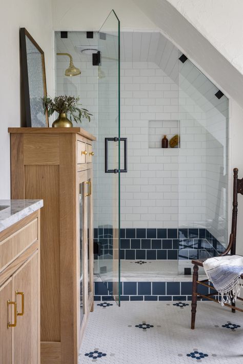 FAIRWAY CAPE COD - Collected Living Design Cape Cod House Interior Ideas, Blue Mosaic Bathroom, Cape Cod Interiors, Cape Cod House Interior, Cape Cod Bathroom, Cape Cod Kitchen, Modern Bathroom Decor Ideas, Cape Cod Cottage, Mosaic Bathroom