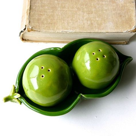 Peas in the Pod Salt & Pepper Shakers #homedecor #pottery … | Flickr Pottery Modern, Table Home Decor, Clay Stuff, Back Bay, Pottery Inspiration, Ceramics Ideas, Pinch Pots, Shaker Kitchen, Ceramics Pottery Art