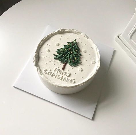 Christmas Cake Designs, Korean Cake, Xmas Cake, Pretty Birthday Cakes, Cute Birthday Cakes, Just Cakes, Food Cakes, Pretty Cakes, Pavlova