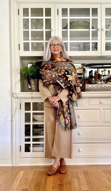 CINDY HATTERSLEY IN ALL CAMEL AND SUNDANCE SCARF Cindy Hattersley, Stylish Knitwear, Trendy Date Night Outfit, Womens Wear Daily, Knitwear Trends, Autumn Knitwear, Color Combos Outfit, Scarf Trends, Over 60 Fashion