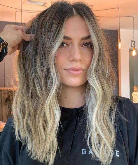 Dark Ash Blonde Hair, Blended Blonde, Dark Blonde Balayage, Blonde Hair With Roots, Dark Blonde Hair Color, Blonde Tips, Blonde Roots, Money Piece, Dark Roots Blonde Hair