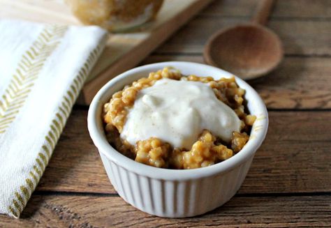 gluten free pumpkin overnight steel cut oats #paleo #paleodiet #prepdish #mealprep #healthyfood #healthyeating #healthylifestyle  #paleorecipes #prepdish Pumpkin Steel Cut Oats, Overnight Steel Cut Oats, Steel Cut Oats Overnight, Pumpkin Crockpot, Steel Cut Oats Recipe, Bread Pumpkin, Everything Pumpkin, Pumpkin Everything, Beef Gelatin