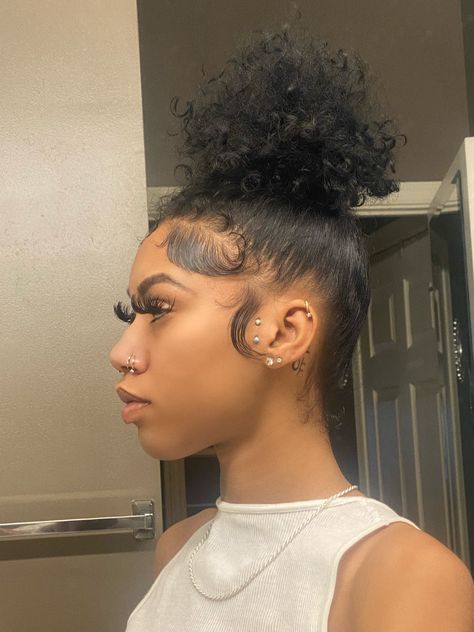 Braided Ponytail Hairstyles, Curly Hair Styles Easy, Natural Curls Hairstyles, Hair Ponytail, Slick Hairstyles, Hair Ponytail Styles, Curly Girl Hairstyles, Afro Hair, Penteado Cabelo Curto