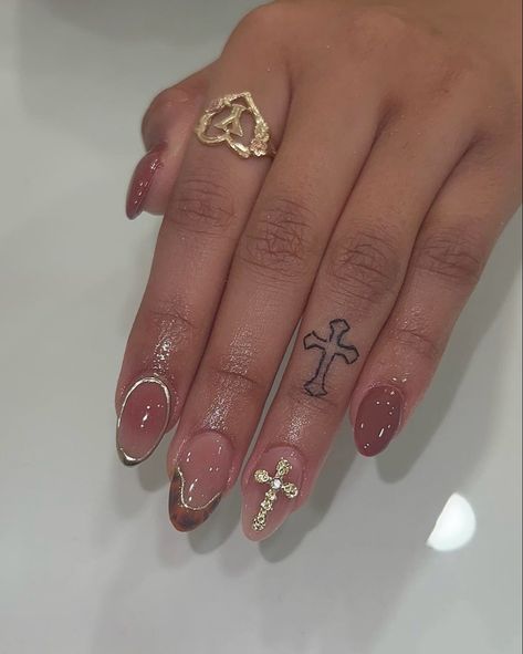 ig: nailsbyzairaa Christmas Nails Jesus Cross, Jesus Inspired Nails, Baby Jesus Nails, Cute Christian Nails, Jesus Christmas Nails, Religious Nails Designs, Christian Christmas Nails, Bible Nails, Christian Nails Designs