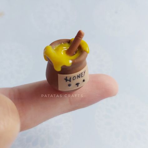 Bee Clay Art, Clay Bear, Dollhouse Design, Kawaii Bear, Clay Jar, Clay Keychain, Clay Things, Clay Clay, Clay Inspiration