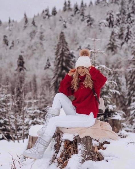 Winter Portraits Photography, Winter Senior Pictures, Photoshoot Winter, Winter Outfits Snow, Snow Photoshoot, Winter Portraits, Christmas Outfit Ideas, Snow Pictures, Christmas Day Outfit