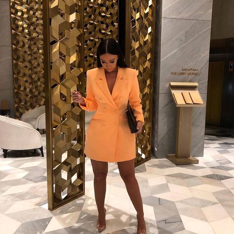 Style on fleek ✅✅ Msw Graduation, Blazer Dress Outfits, Orange Streetwear, Blazer Suit Women, Stylish Tips, Chique Outfit, Orange Blazer, Blazer Mini Dress, Graduation Photoshoot