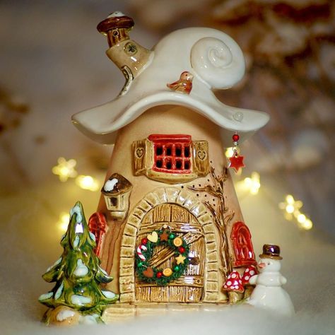 Christmas Clay House, Clay Christmas Decorations, Clay Fairy House, Fairy House Diy, Pottery Houses, Clay Fairies, Christmas Clay, Fairy Garden Houses, Christmas Time Is Here