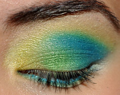 Teal Makeup, Blue Eyeshadow Looks, Blue Makeup Looks, Aqua Eyes, Bright Makeup, Eyeshadow Base, Green Eyeshadow, Blue Eyeshadow, Blue Clouds