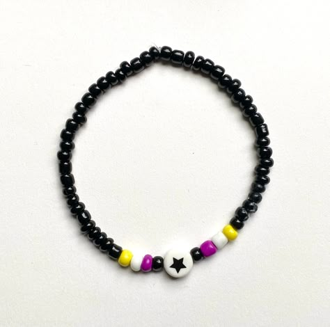 Nonbinary Accessories, Starboy Bracelet, Nonbinary Bracelet, Pulseras Aesthetic, Pulseras Ideas, Pride Accessories, Flag Beads, Beauty Routine Checklist, Floral Pattern Wallpaper