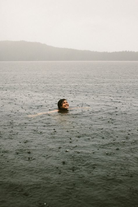 Wenn du im Regen nicht tanzen magst,dann schwimm doch mal einfach ✌ Love The Rain, Camping Ideas, 인물 사진, Goa, Rainy Days, The Rain, Rainy Day, The Great Outdoors, The Mountain