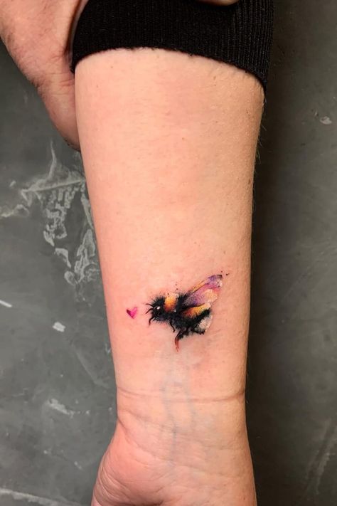 Mini Tattoos Honey Bee, Tattoo Ideas Bumblebee, Watercolor Bee Tattoo Ideas, Watercolor Bumble Bee Tattoo, Watercolor Bumblebee Tattoo, Bee With Heart Tattoo, Just Bee Tattoo, Watercolour Bee Tattoo, Couple Bee Tattoo