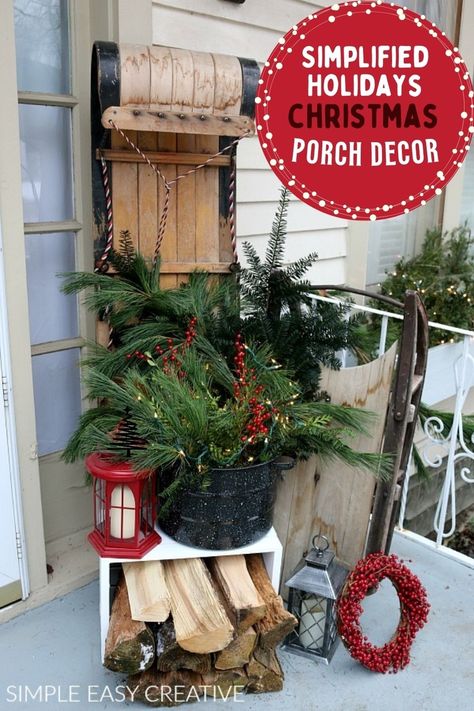 Christmas Sled Decoration, Natal Country, Winter Porch Decor, Sled Decor, Cheap Farmhouse, Christmas Sled, Front Door Christmas Decorations, Christmas Front Doors, Christmas Front Porch