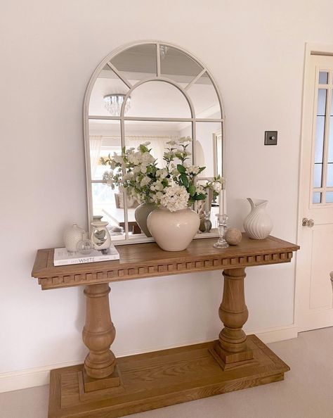 Another happy customer proudly displays our Claremont weathered oak console table in their home. This timeless piece is crafted by hand using the highest quality oak. ⁠ ⁠⁠ This console looks perfect in a hallway or living room exhibiting two large lamps, or a unique mirror, or both. ⁠ https://www.laresidenceinteriors.co.uk/collections/coffee-tables-side-tables-and-consoles/products/claremont-console-table-weathered-oak #laresidenceinteriors #luxuryinteriors #luxuryfurniture #livelifeinstyle Cream Console Table, Hallway Tables, Hall Console, Mirror Side Table, Oak Sofa, Unique Mirror, Oak Console Table, Hall Console Table, Small Entryways