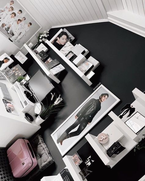 Jungkook Room Decor, Jungkook Bedroom, Bts Room Ideas, K-pop Room, Bts Bedroom, Bts Room Decor, Army Bedroom, Bts Room, Army Room Decor