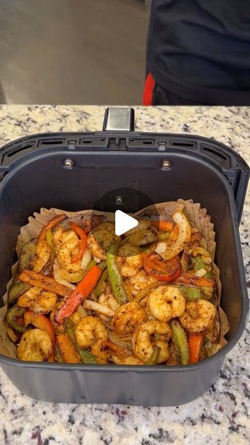 Food Dudes on Instagram: "Air fryer shrimp fajitas 🍤 #easyrecipe #cooking #fajitas #recipe" Air Fryer Shrimp Fajitas, Airfryer Healthy Recipes, Pescatarian Diet For Beginners, Air Fryer Shrimp Recipes, Shrimp Fajita Recipe, Air Fryer Shrimp, Food Pop, Shrimp Fajitas, Green Bell Pepper