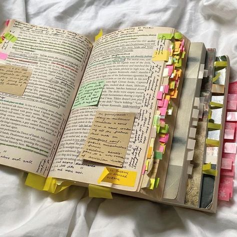 Sticky Notes Quotes Motivation, Book Annotation Tips, Sticky Notes Quotes, Notes Quotes, Annotating Books, Back To University, Motivation Study, Book Annotations, Reading Motivation