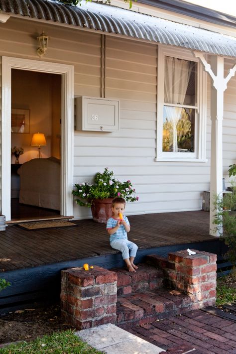 Bauwerk Paint, 1900s Cottage, Dulux Exterior Paint Colours, 1950s Cottage, Cottage Exterior Colors, Weatherboard Exterior, Front Extension, Workers Cottage, Paint House