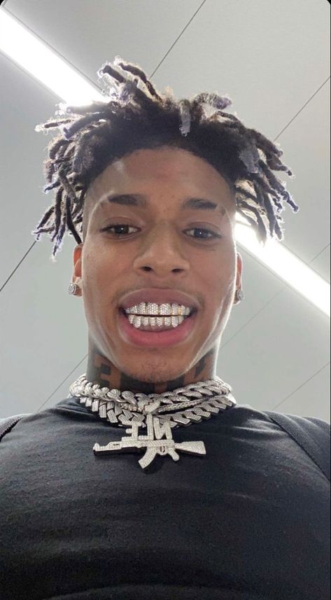 NLE Choppa Wallpaper Now Choppa Wallpaper, Black Guy Wallpaper, Nle Choppa Wallpaper Iphone, Nle Choppa Pfp, Nle Chappa, Nle Choppa Aesthetic, Nle Choppa Wallpaper, Boy Outfits Aesthetic, Nle Choppa