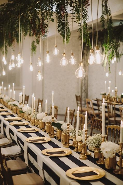 New Year Table, New Years Eve Weddings, Wedding Spain, Gold Party Decorations, New Years Eve Decorations, Black And White Decor, Decoration Party, Long Table, Magical Wedding