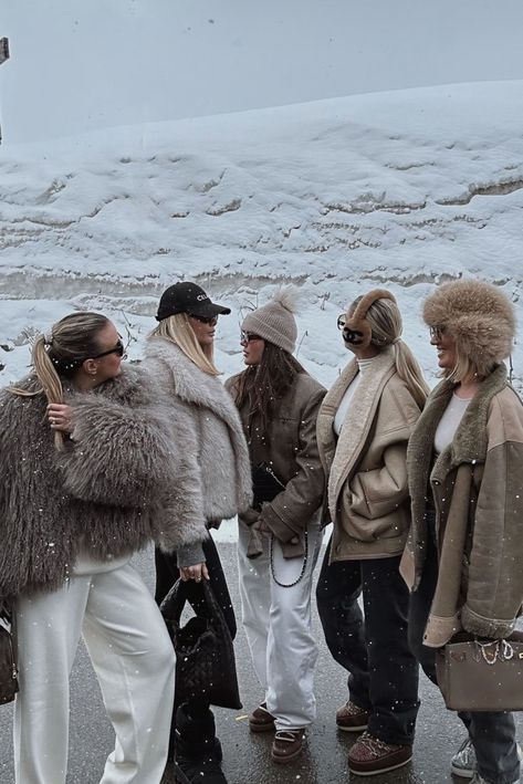 Aspen Girls Trip, Austria Skiing Aesthetic, Aspen Ski Outfits, Aspen Winter Outfits, Iceland Outfit Winter, Snowy Winter Outfits, Snowy Outfits, Aspen Outfit Winter, Aspen Bachelorette