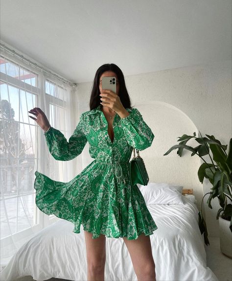 YASMÍN🌸’s Instagram profile post: “1? 2?💚💚” Zara Floral Print Dress, Short Shirt Dress, Mini Homecoming Dresses, Green Paisley, Zara Woman Dress, Mini Skater Dress, Paisley Floral, Dress Shirts For Women, Mini Shirt Dress