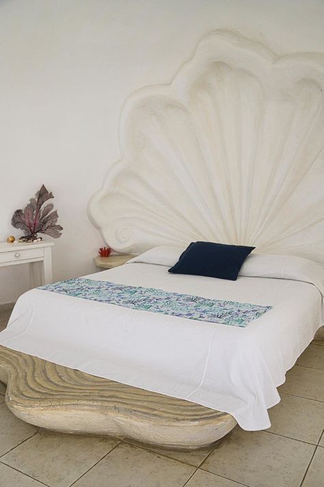 Shell Shaped Bed, Fishing Furniture, Seashell Bed, Sea Bedroom Ideas, Modern Plastering, Shell Headboard, Seashell House, Shell Bed, Shell Furniture