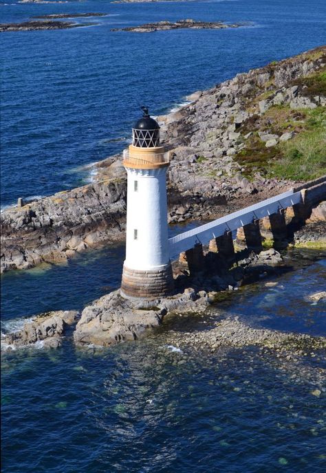 Scotland Lighthouses, Highland Scotland, Kyle Of Lochalsh, Lighthouse Lighting, Lighthouse Photos, Lighthouse Pictures, Beautiful Lighthouse, Beacon Of Light, Guiding Light