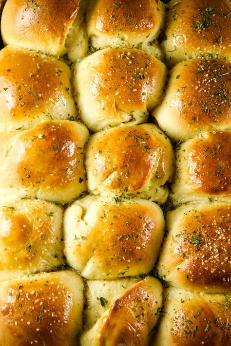 Scandinavian Bread, Bread Machine Rolls Recipes, Rolls Bread Machine, Super Easy Bread, Fluffy Recipe, Buttery Dinner Rolls, Bread Machine Rolls, Bread Machine Cinnamon Rolls, Roll Dough Recipe