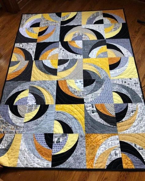 Blue Onion Quilt Ideas, Onion Quilt, Modern Machine Quilting, Drunkards Path Quilt, Drunkards Path, Watercolor Quilt, Curved Piecing, Fun Quilts, Modern Quilting Designs