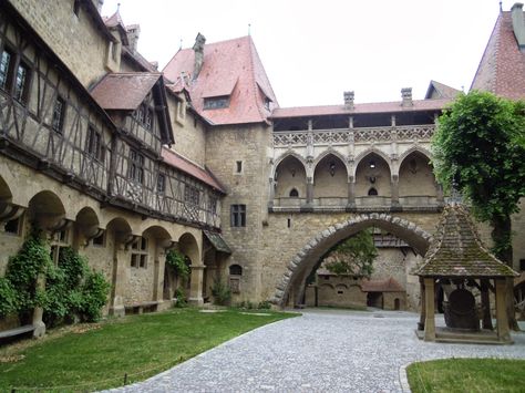 Medieval Court Aesthetic, Courtyard Castle, Castle Stables, Minecraft Castle Courtyard, Castle Courtyard, Medieval Mansion, Medieval Keep, Medieval Courtyard, Medieval Castle Courtyard