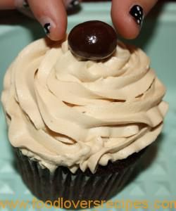 CUPPACHINO ICING Cappuccino Frosting, Cappuccino Cupcakes, Food Lovers Recipes, Mocha Cupcakes, Coffee Cupcakes, Novelty Birthday Cakes, Unsweetened Cocoa Powder, Mango Cake, Cake Bites