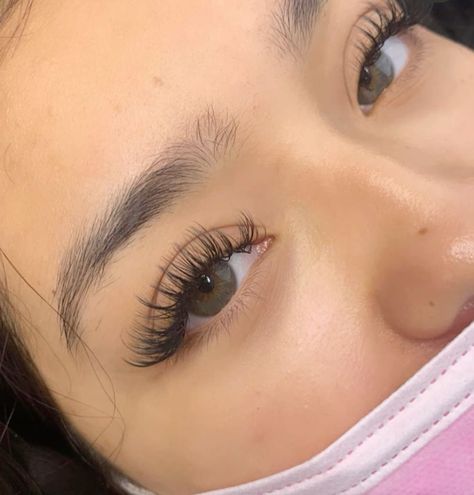 Kylie Wet Set Lashes, Natural Cateye Lashes, Wet Cat Eye Lashes, Doll Eye Extensions, Wet Lash Extensions Styles, Wet And Wispy Lash Extensions, Natural Cateye Lashes Extensions, Classic Cateye Lashes, Cateye Wispy Hybrid Lash Extensions