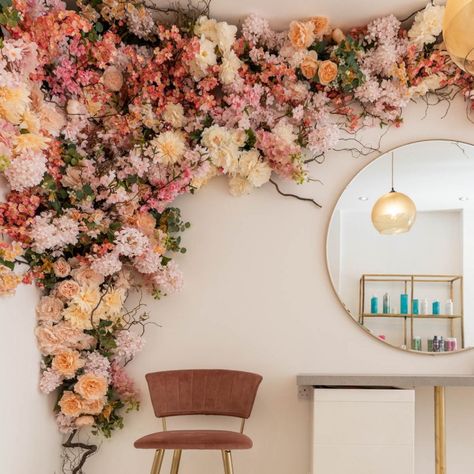 Flower Wall In Bedroom Ideas, Floral Wall Restaurant, Home Floral Installation, Flower Feature Wall, Flower Ceiling Bedroom, Flower Wall Living Room, Floral Wall Arrangements, Salon Flower Wall, Makeup Salon Decor