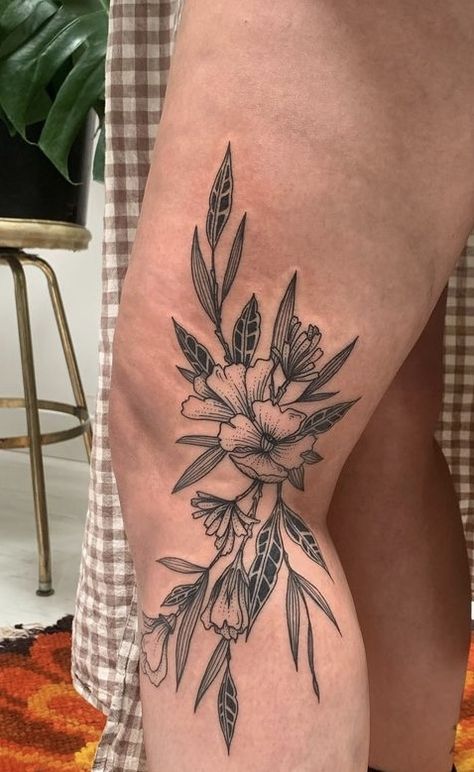 Womens Side Of Leg Tattoo, Around Knee Flower Tattoo, Thigh Tattoos Symmetrical, Side Of Shin Tattoo, Back Knee Tattoos Women, Knee Tattoo Vine, Open Knee Tattoo, Western Knee Tattoos Women, Leafy Knee Tattoo