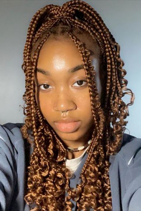 How To Pack Short Curly Braids, Short Brown Braids With Curls, Short Small Box Braids With Curly Ends, Brown Braids Curly Ends, Formal Box Braids, Light Brown Braids With Curls, Short Braids Curly Ends, Shoulder Length Braids With Curls, Shoulder Length Braids With Curly Ends