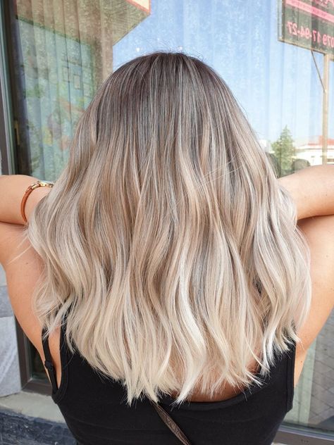 Blonde Airtouch Hair, Air Touch Hair Blond, Air Touch Hair, Blonde Airtouch, Airtouch Blonde, Shatush Hair, Hair Color Hairstyles, Pastel Blonde, Air Touch