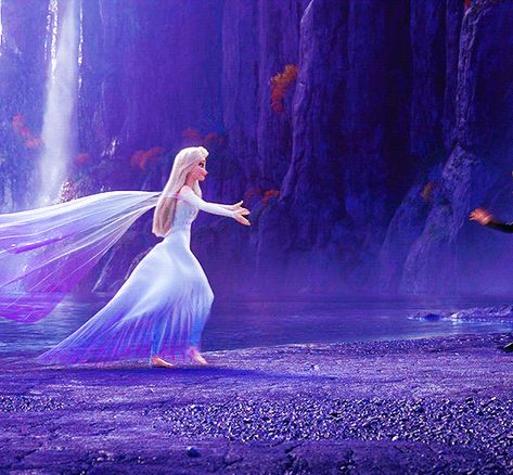 Elsa Gif, Peluche Disney, Disney Horses, Frozen Gif, Jack And Elsa, Disney Princess Elsa, Idina Menzel, Detective Conan Wallpapers, Frozen Disney Movie