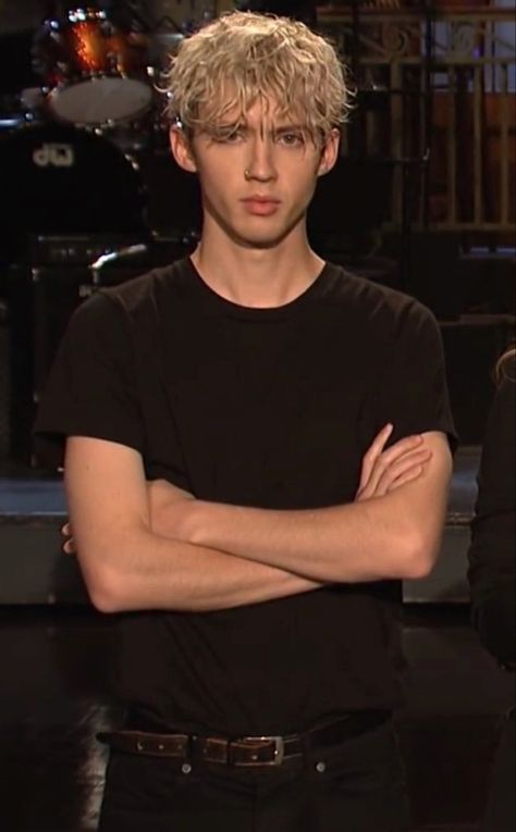 Troye Sivan Mood Meme, Troye Sivan Funny, Troy Sivan, Troye Sivan Songs, A Little Life Book, Jacob Bixenman, Andrew Minyard, Ricky Dillon, Gender Fluid Fashion